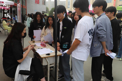 谷城職教中心舉辦2022屆畢業(yè)生就業(yè)推介會(huì)，聚焦信息技術(shù)咨詢服務(wù)領(lǐng)域